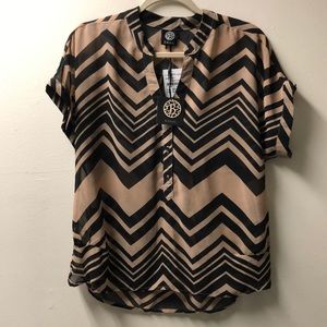NWT Bobeau sheer high-low short sleeve blouse